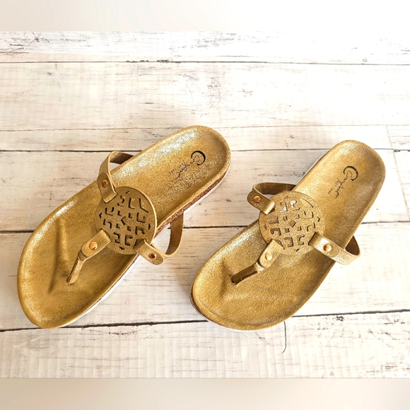 C Comfort Gold Shimmer Metallic Slip on Sandals Cork Trim Strappy Size 7 - Picture 2 of 10